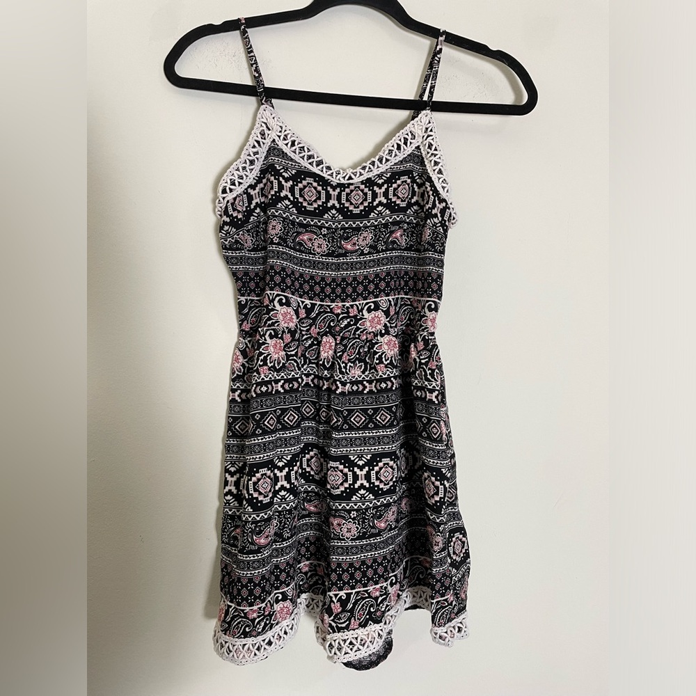 Parisian Collection Bohemian Lace Romper in Pink, Black, Red, and‎ Cream - M
